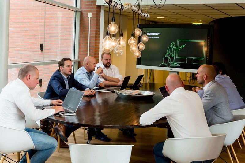 Consultancy - consultants aan tafel.jpg